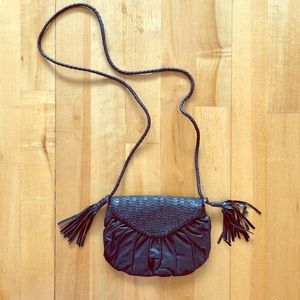Uma + Leopold Clutch Maya in black